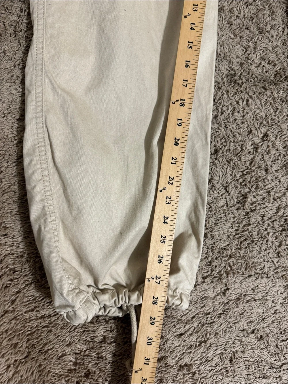 Levi's 94 Baggy Beige Cargo Pants Drawstring Cuff Women size 29 Utility Gorpcore